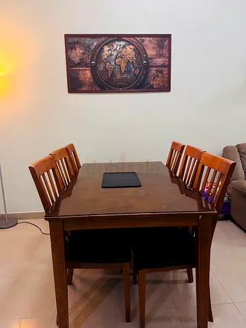 Elegant Dining table + 6 chairs