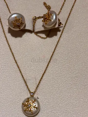 Gold diamond and Pearl set for sale