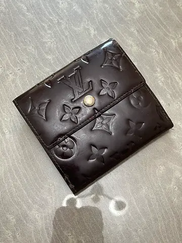 AUTHENTIC LOUIS VUITTON SMALL WALLET.
