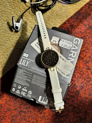 Garmin Lily Fitness Watch in Excellent Condition