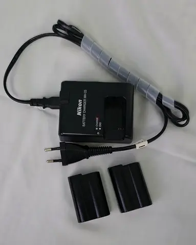2x Batteries (Nikon EN-EL15 7.0 V 1900mAh 14Wh) - With Charger (Nikon MH-25)