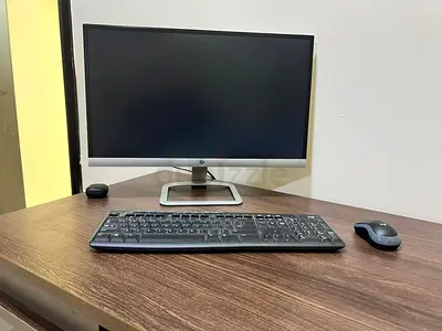 Complete Desktop Computer Setup with Monitor, Keyboard and Mouse, Computer table