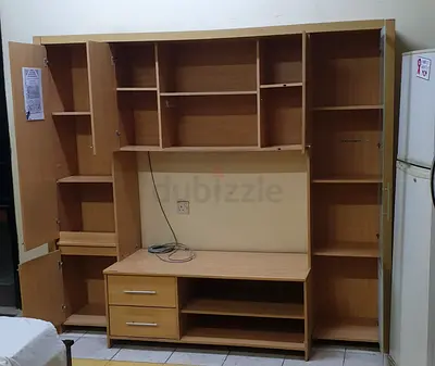 TV Unit/Wall Unit from Pan Emirates on throw away prices