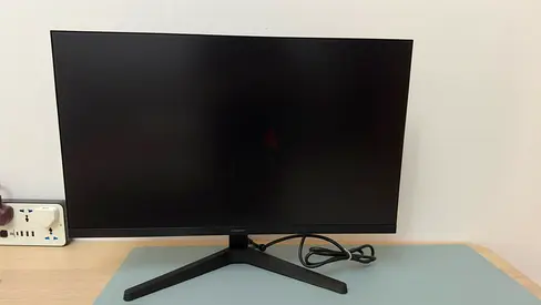 Sleek Samsung Monitor for Sale 27 inch