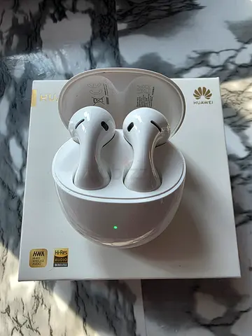 Huawei Freebuds 5 - Premium Sound Quality  Comfort free army green case. Able to decrease the price