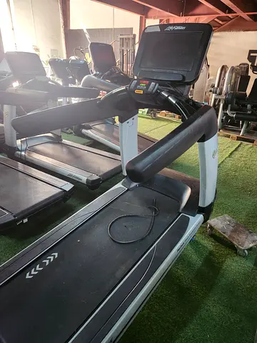 Life Fitness Discover SE Treadmill