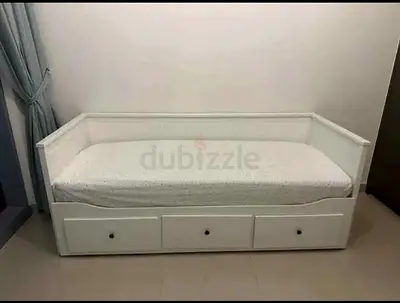 Stylish and Functional White Daybed with Storage