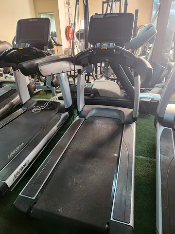 Life Fitness Discover SE Treadmill – 2019 Model