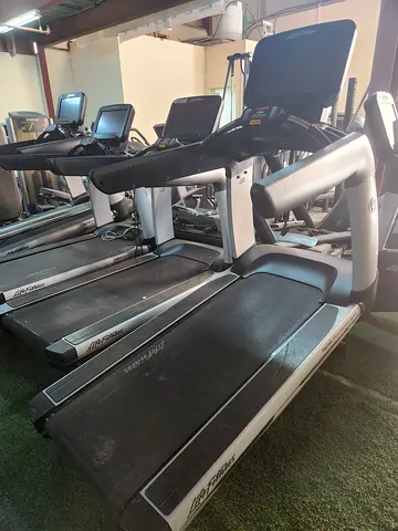 Life Fitness Discover SE Treadmill – 2019 Model (Refurbished)