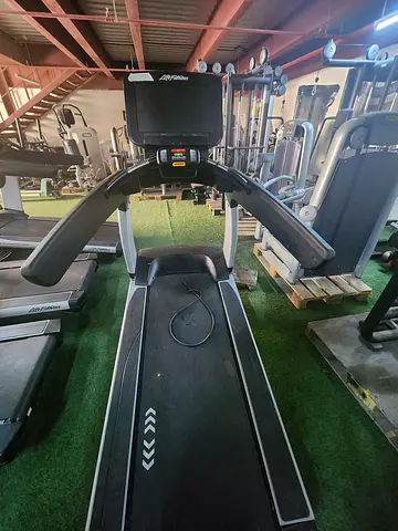 Life Fitness Discover SE Treadmill – 2019 Model