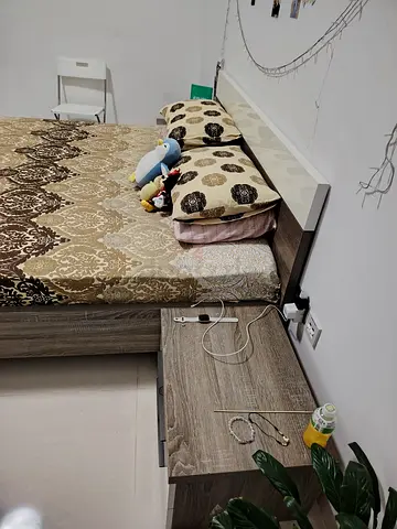 Double Bed with chest Drawer