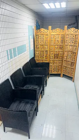 Stylish Wicker Chairs with Elegant Partition Screen