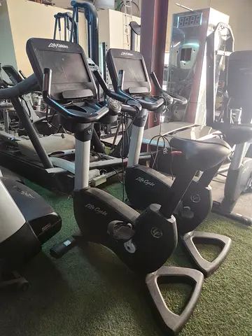 Life Fitness Discover SE Upright Bike – 2019 Model (Used / Refurbished)