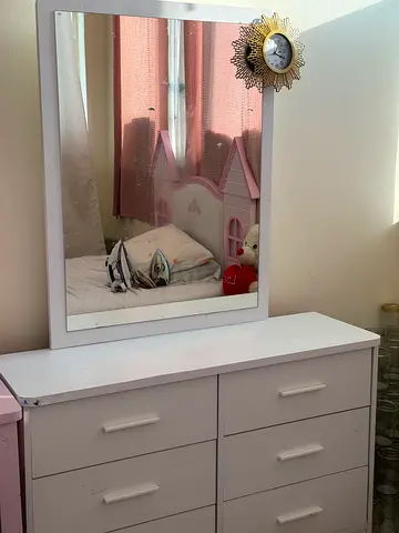 White dressing table/ chest of drawers