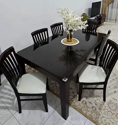 Elegant Black Dining Table Set with Chairs (Solid wood)