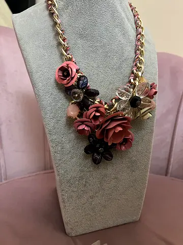 Elegant Floral Necklace