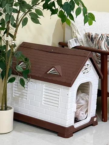 قفص معدني كبير  وبيت صغير ومستلزمات كلاب