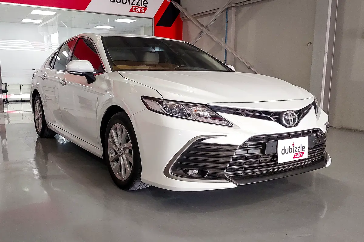 Toyota Camry 2023 — photo 1 of 14