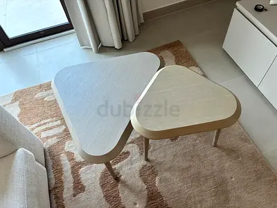 Modern nesting side tables (2-piece set) – light wood, excellent condition