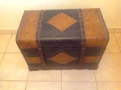 CHEST FOR SALE - LEATHER
