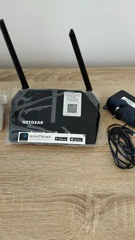 NETGEAR Nighthawk WiFi Router - High-Speed Networking Tool  extender tp-link RE 205. working condit