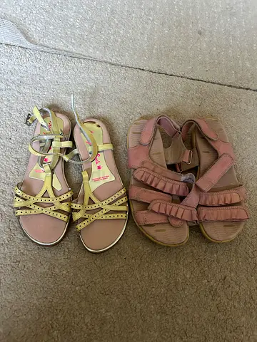 Girls shoes used s33