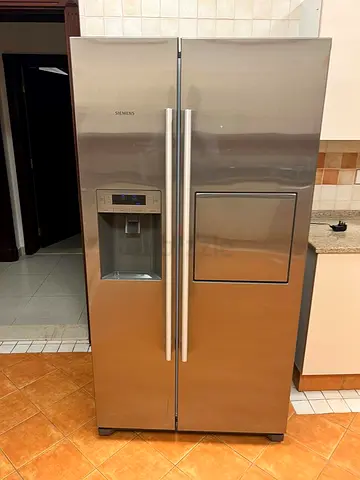 Siemens iQ700 Side by Side Refrigerator with Water Dispenser Ice Maker