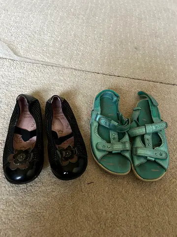 Girls shoes used. S30