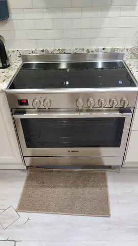 Bosch Series8 90x60cm Electric Cooker stove oven  Made in Italy  HCB738357M