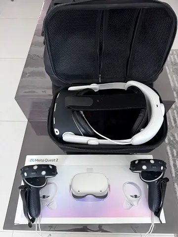Oculus Quest 2 with Bag and Battery Pack