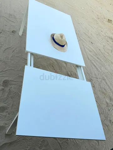 Extendable metal table