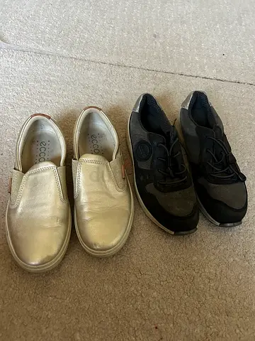 Girls shoes used. S34