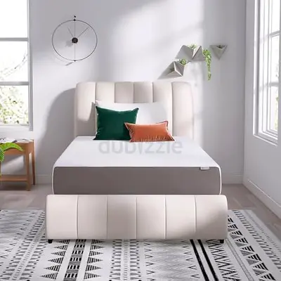 Elegant and Comfortable Bed with Stylish Headboard