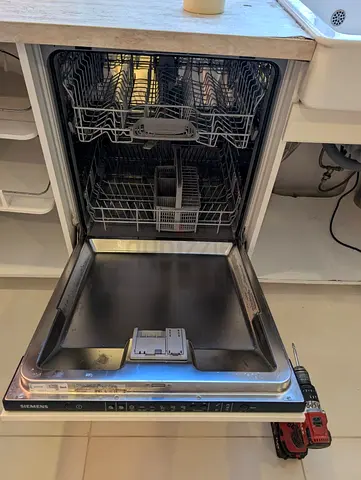 Seimens 2 Racks Built in Dishwasher Integrated