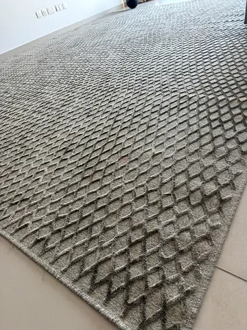 Stylish Modern Area Rug in Grey 2XL HOME 350x450