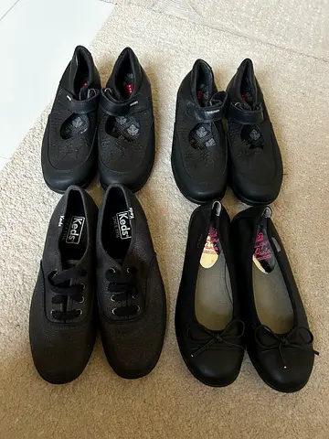 Girls shoes. New. S35