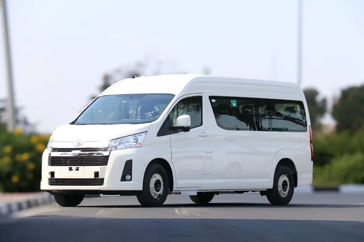 Toyota Hiace 2026 — photo 1 of 15