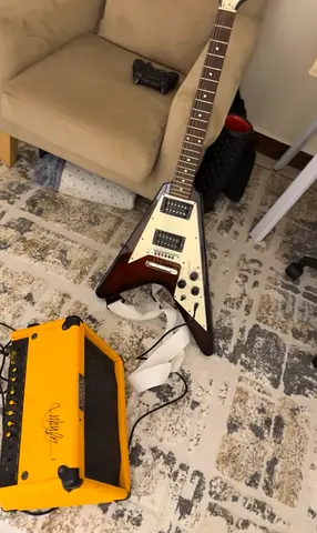 ELECTRIC GUITAR  AMP