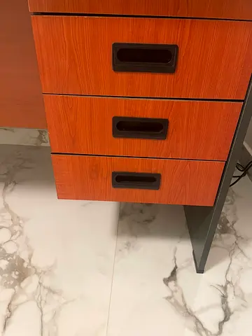 Sturdy and Stylish Drawer Unit for Your Workspace