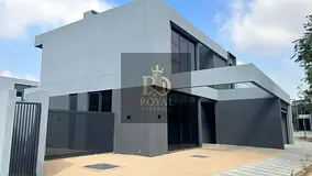 Independent Villa with Pool + Maid’s – Freehold – Ready – Great Price