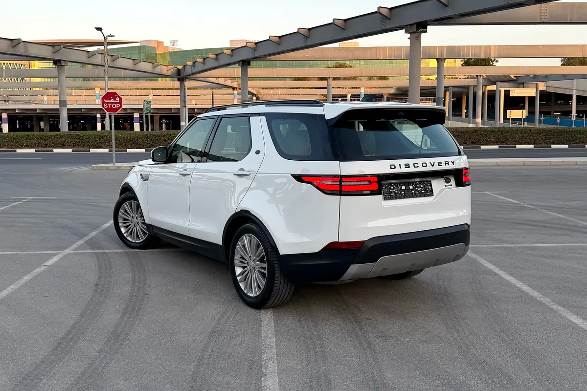 Land Rover Discovery 2017 — photo 1 of 20