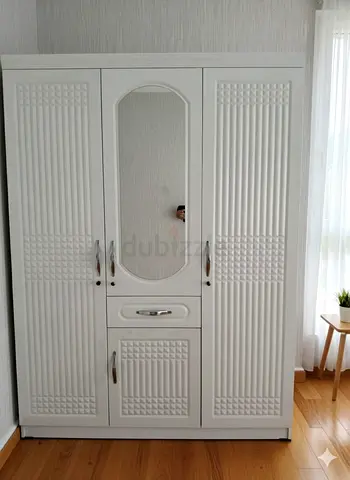 Elegant White Wardrobe with Mirror and Ample Storage