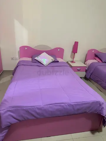 Charming Twin Bedroom Set in Soft Purple