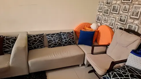 Comfortable L-Shaped Sofa with Cozy Accent Chair