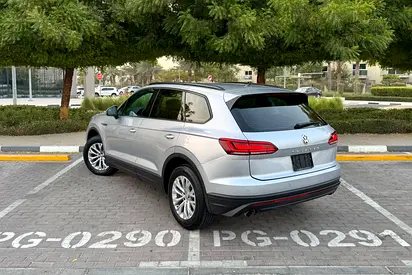 Volkswagen Service History / 2 Keys | Volkswagen Touareg 2018 GCC Specifications ( Single Owner )