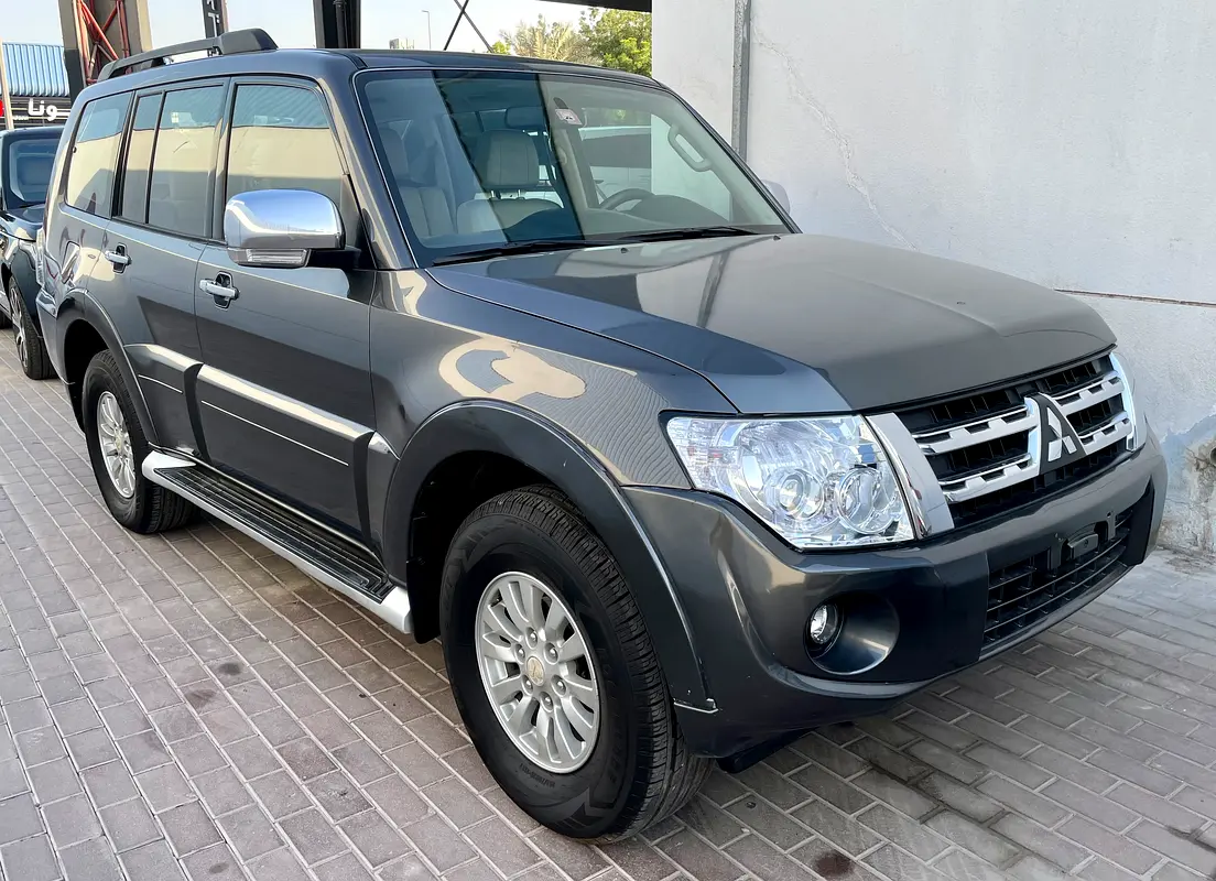Mitsubishi Pajero 2012 — photo 1 of 10