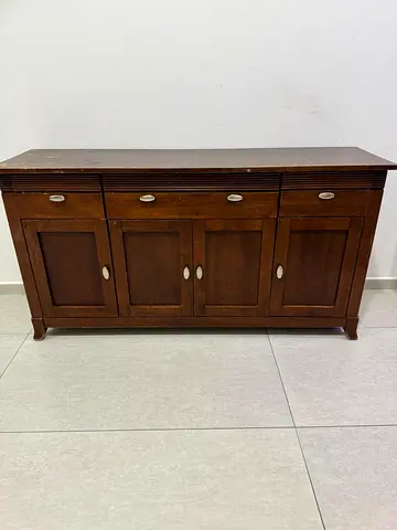 Elegant Wooden Sideboard - Perfect for Your Dining Room