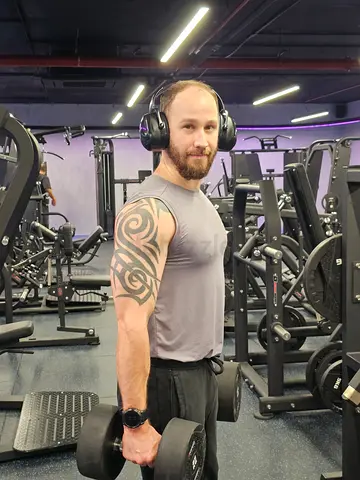 PROFESSIONAL Certified Personal Trainer (AMERICAN) for both male  female all fitness levels  ages.