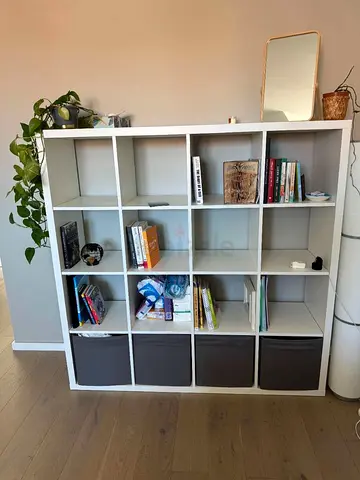 Spacious Modern Bookcase - Perfect for Organizing!