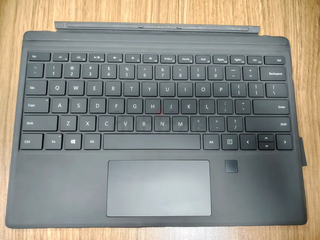 Surface Pro Keyboard65073404324610114
